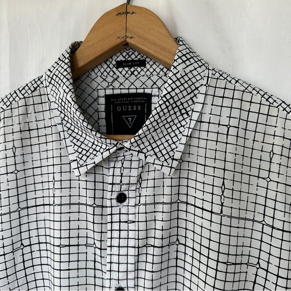 3/$20 💥 Guess Front Button Down Slim Fit Collared Shirt Black & White Plaid - Picture 8 of 13